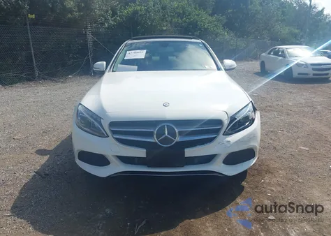 2015 Mercedes-Benz C 300 4Matic/Luxury 4Matic/Sport 4Matic z USA, uszkodzony, nr VIN 55SWF4KB1FU090539